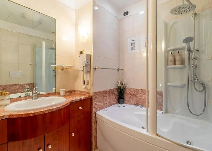 Aurealiving - Historic Jacuzzi Appartement *