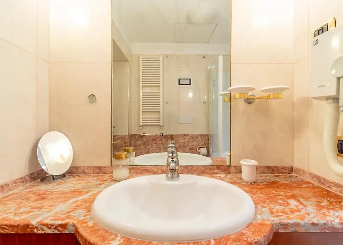 Aurealiving - Historic Jacuzzi Appartement